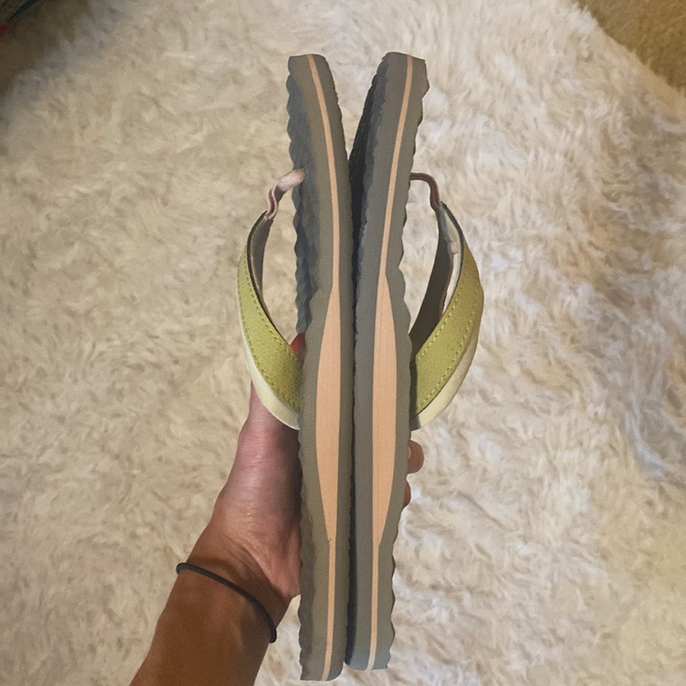 Women’s Size 7 North Face Flip Flops